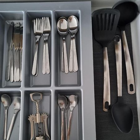 Apple Apartments - Wroblewskiego Prywatne Miejsce Parkingowe Lodź Bagian luar foto